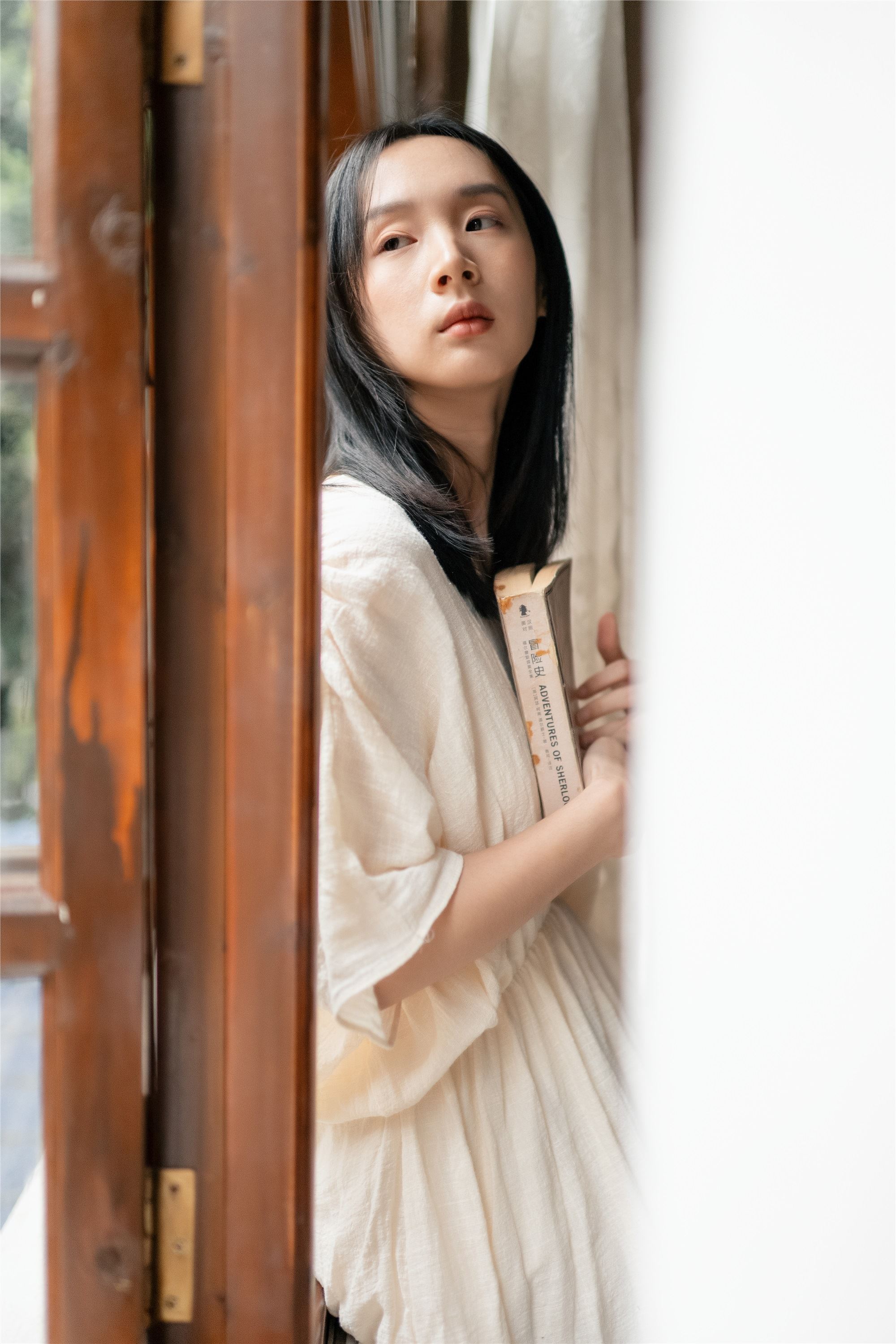 YITUYU艺图语 2025.02.06 她从光里来 方休。